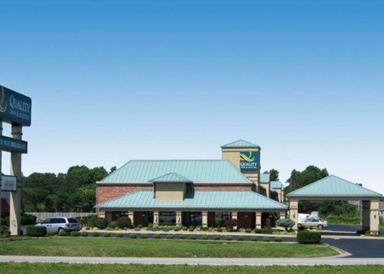 Quality Inn & Suites North Springfield Exterior photo